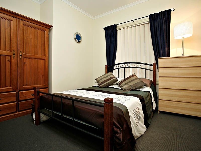 18 Chapman Court, Mawson Lakes SA 5095