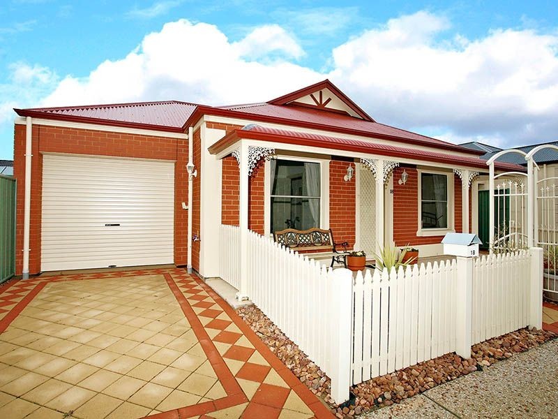 18 Chapman Court, Mawson Lakes SA 5095