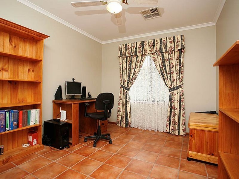 27 Martindale Place, Walkley Heights SA 5098