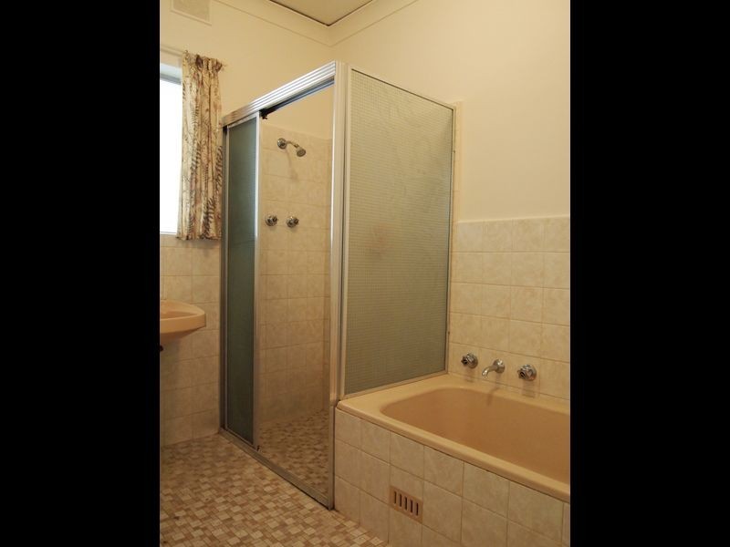 2 Parcoola Ave, Hope Valley SA 5090