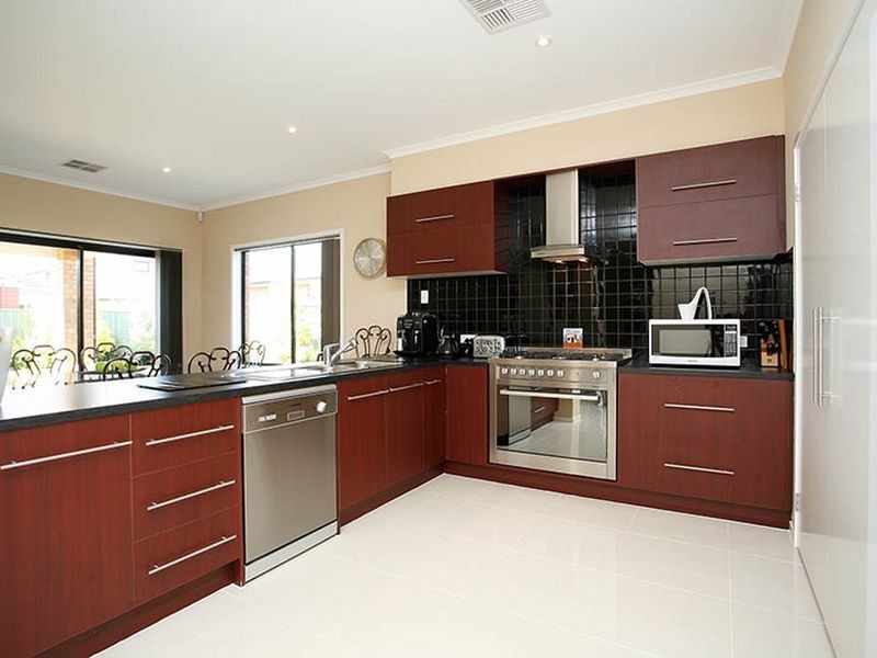 32 Newland Way, Mawson Lakes SA 5095