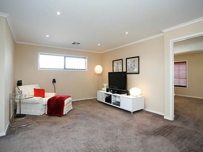 32 Newland Way, Mawson Lakes SA 5095