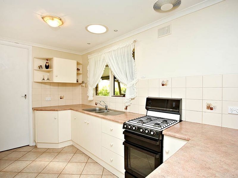 498 Bridge Road, Para Hills West SA 5096