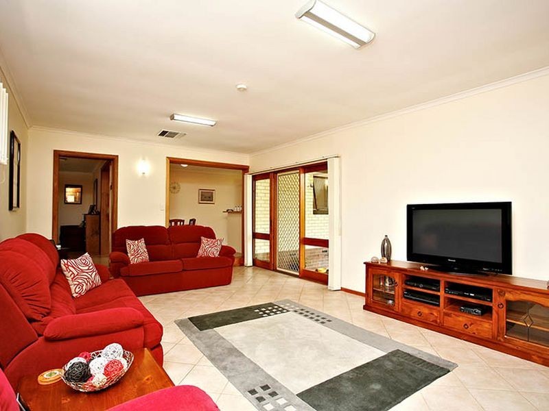 498 Bridge Road, Para Hills West SA 5096