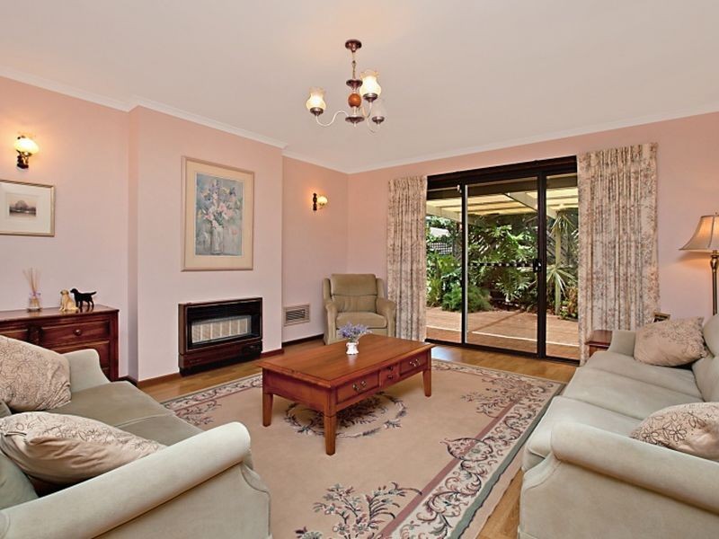 6 Birkdale Close, Fairview Park SA 5126