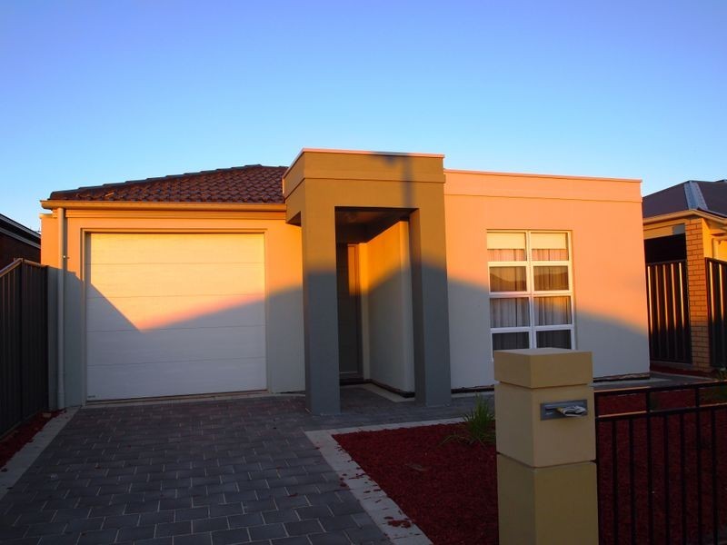 81 Riesling Crescent, Andrews Farm SA 5114