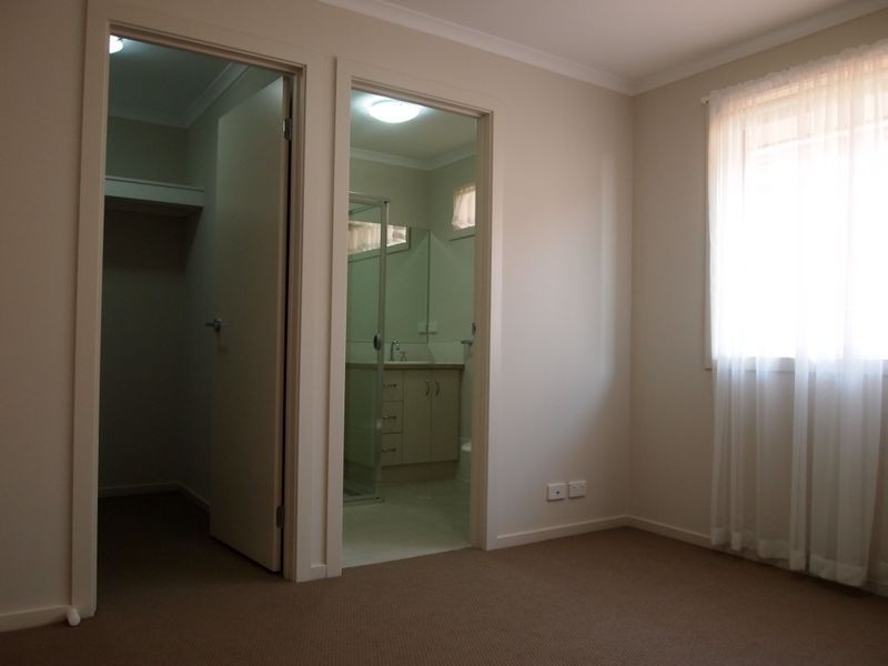 2 Jade Crescent, Munno Para West SA 5115