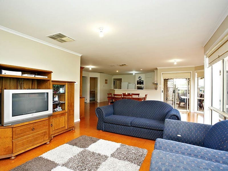 3 Trinity Way, Oakden SA 5086