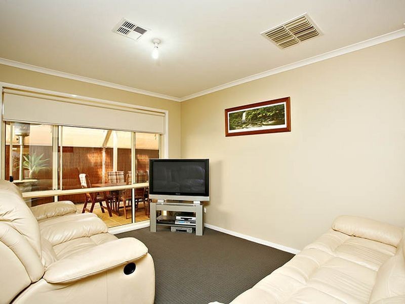 3 Trinity Way, Oakden SA 5086