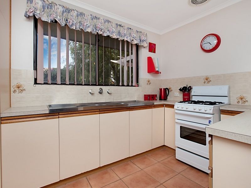 25 Dienelt Drive, Para Hills West SA 5096