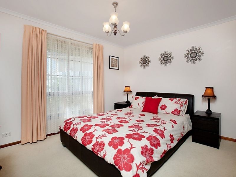 25 Dienelt Drive, Para Hills West SA 5096