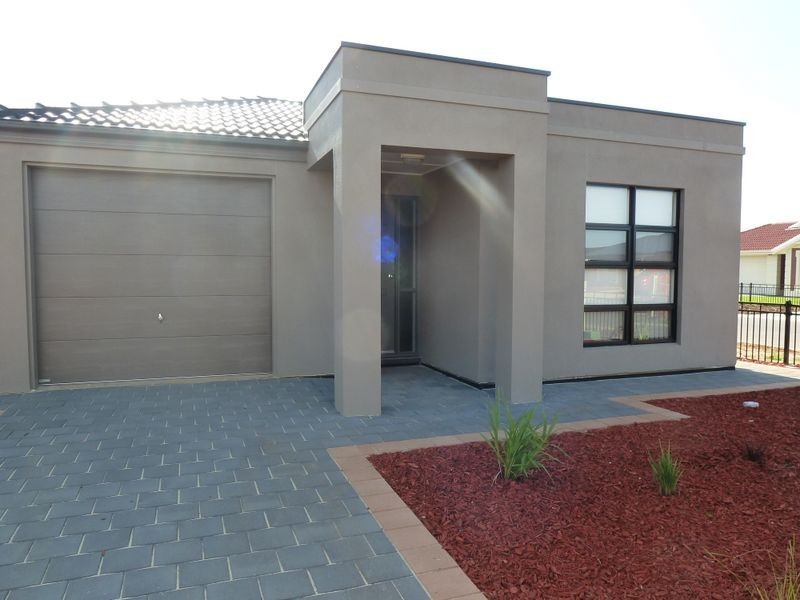 2 Caspian Lane, Andrews Farm SA 5114