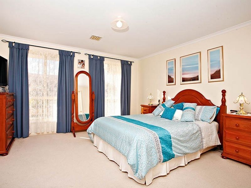 13 Saddle Crescent, Walkley Heights SA 5098