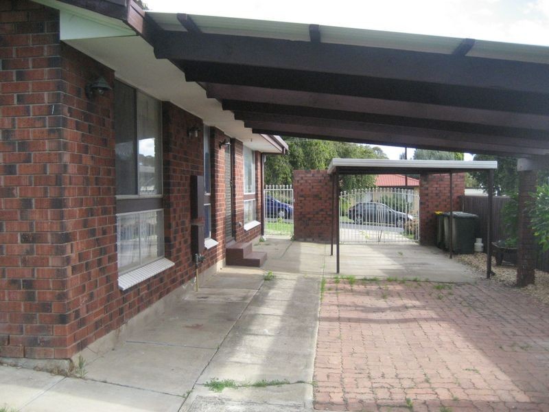 25 Wyndham Crescent, Surrey Downs SA 5126