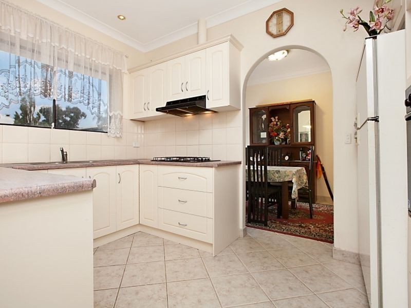 3 Vale Ave, Valley View SA 5093