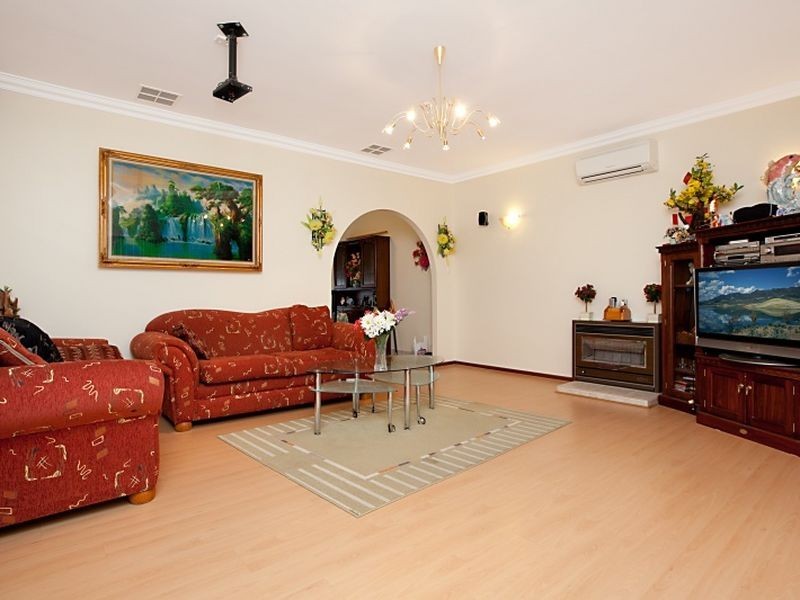 3 Vale Ave, Valley View SA 5093