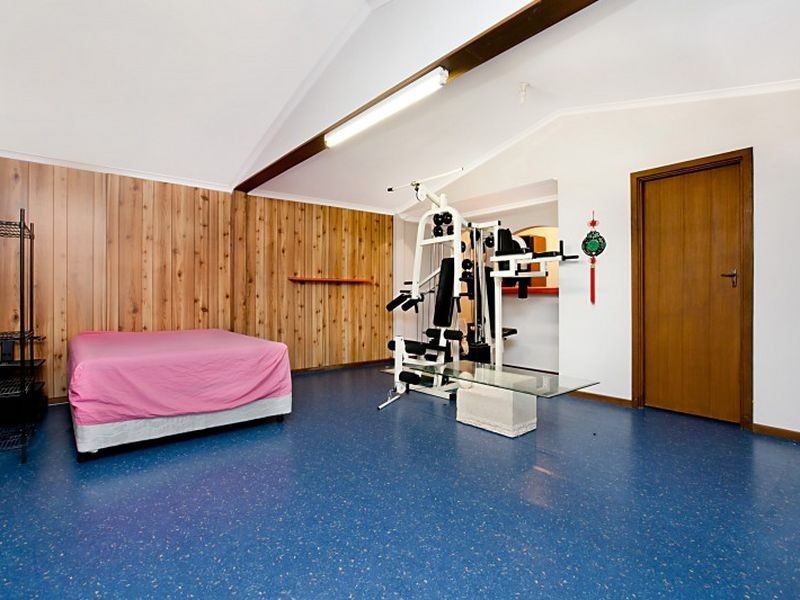 3 Vale Ave, Valley View SA 5093