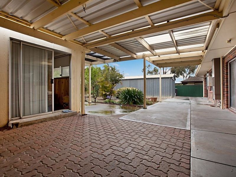 3 Vale Ave, Valley View SA 5093