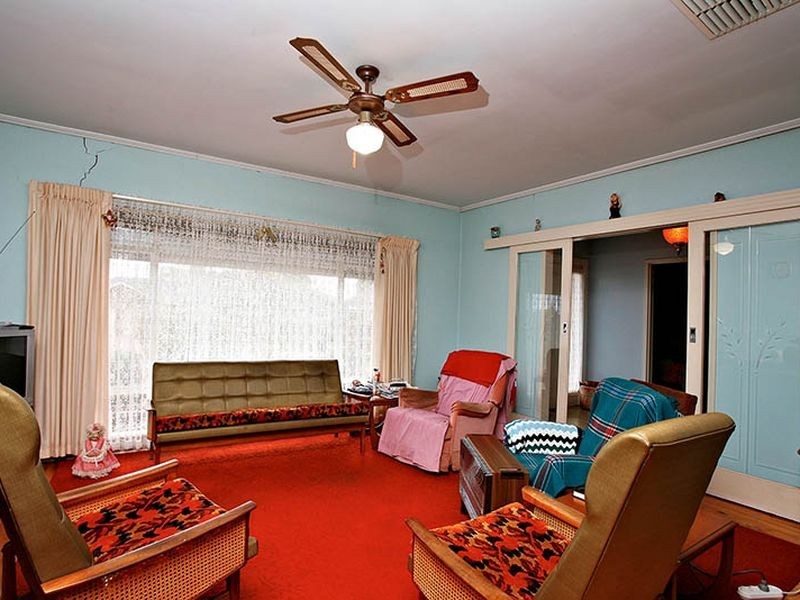 15 Gulfview Road, Valley View SA 5093