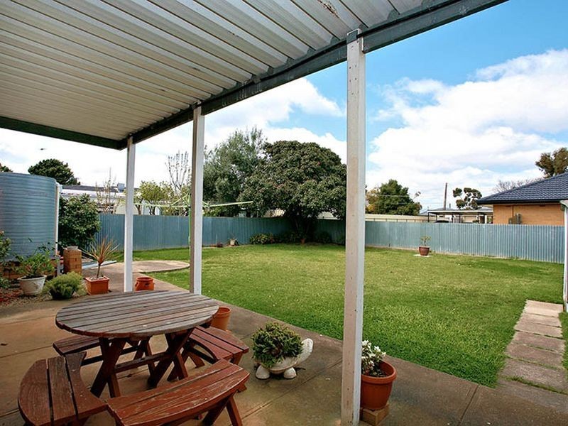 15 Gulfview Road, Valley View SA 5093