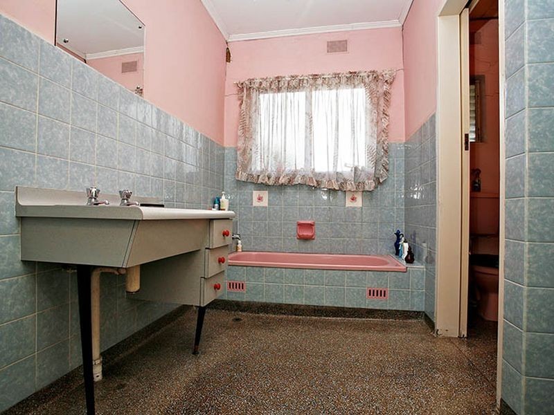 15 Gulfview Road, Valley View SA 5093