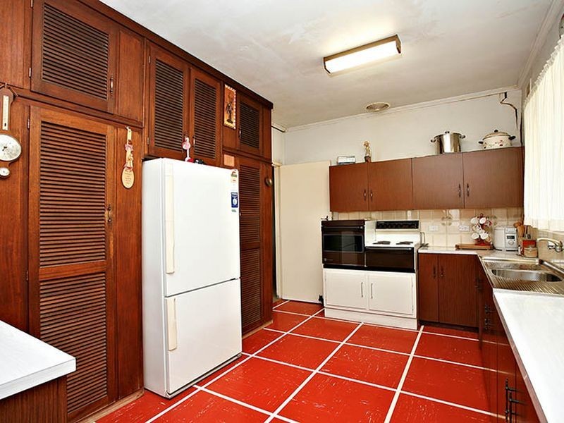 15 Gulfview Road, Valley View SA 5093