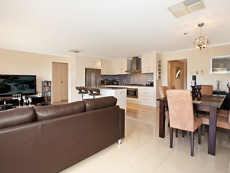 12 Dallas Court, Wynn Vale SA 5127