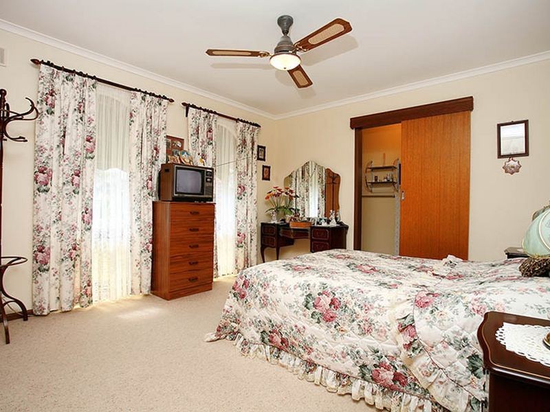 18 Carole Crescent, Modbury SA 5092