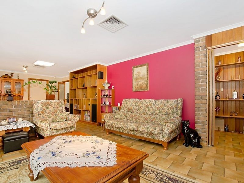 126 Brougham Drive, Valley View SA 5093