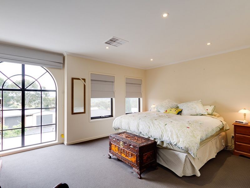 8 Olde Coach Road, Greenwith SA 5125