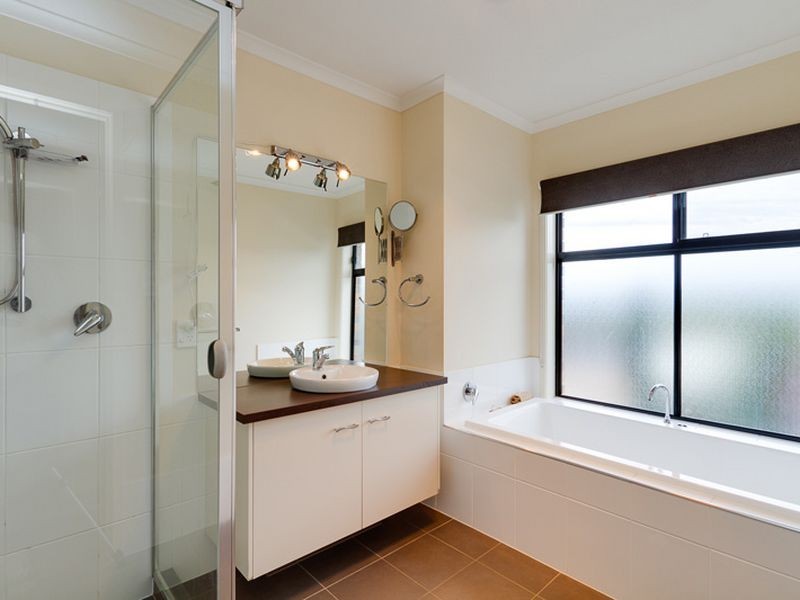 8 Olde Coach Road, Greenwith SA 5125