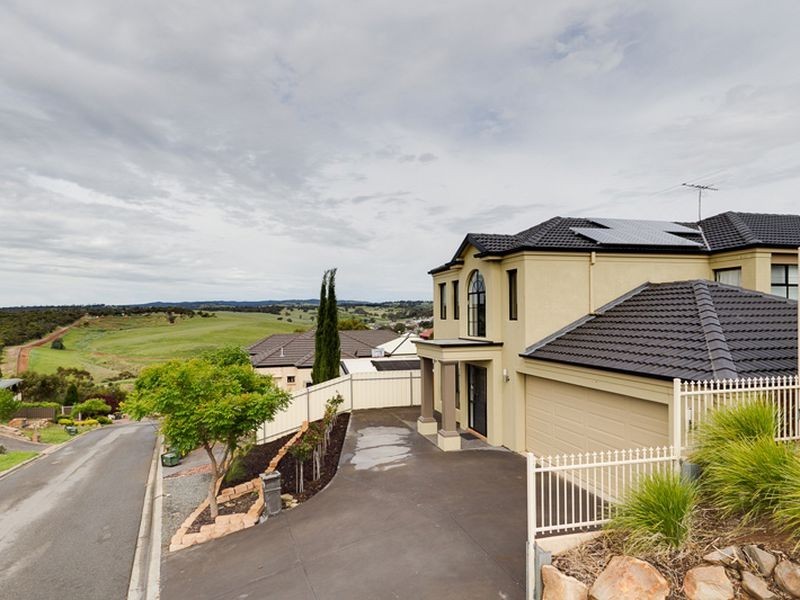 8 Olde Coach Road, Greenwith SA 5125