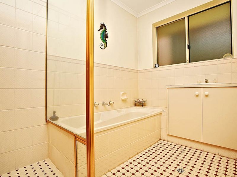 2/3 Far View Crescent, Ridgehaven SA 5097
