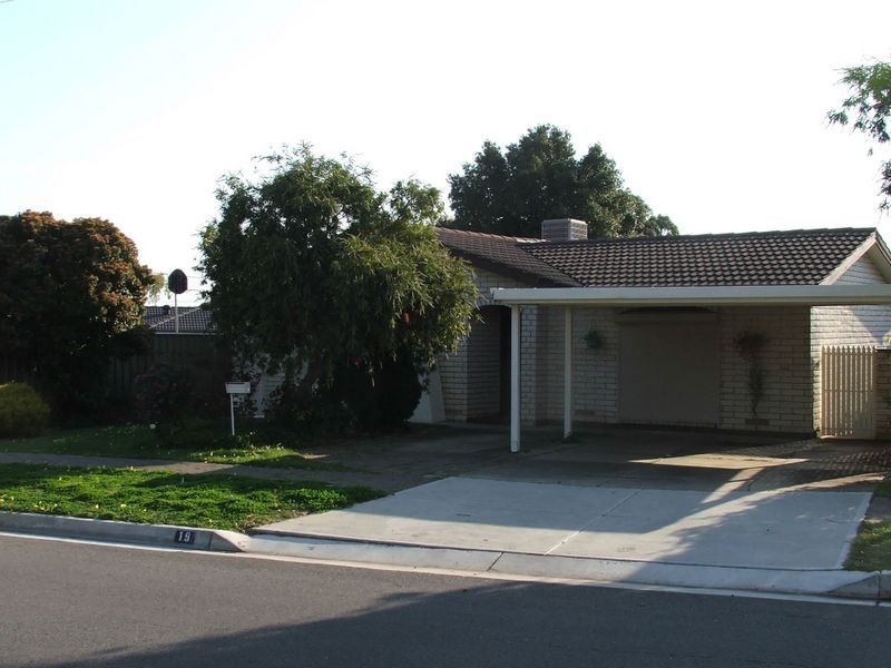 19 Malbanda Avenue, Para Vista SA 5093