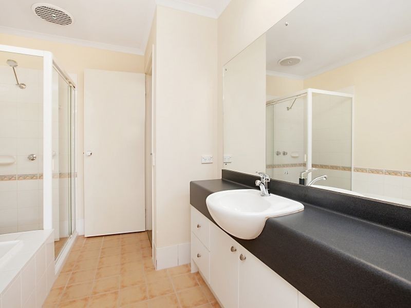 5/4 Merlot Ct, Wynn Vale SA 5127
