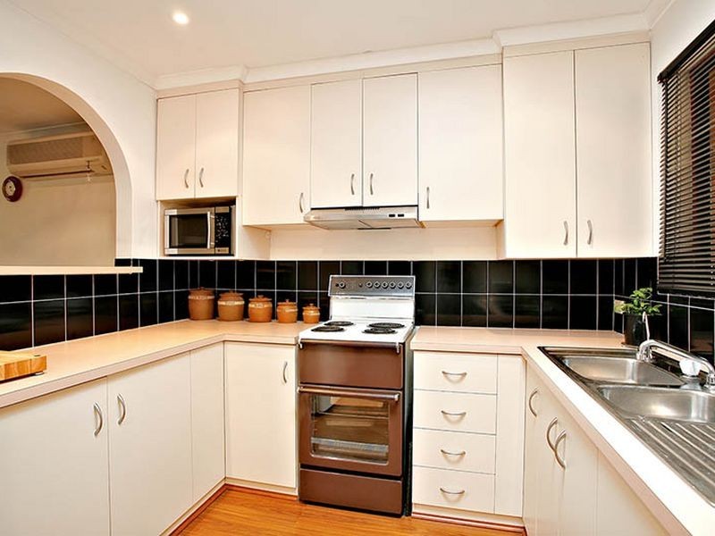 3/8 Polst Avenue, Para Vista SA 5093