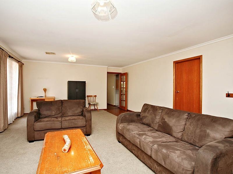 2 Dunbarton Crescent, Greenwith SA 5125
