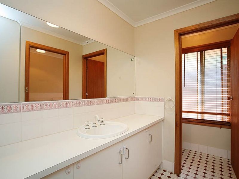 2 Dunbarton Crescent, Greenwith SA 5125