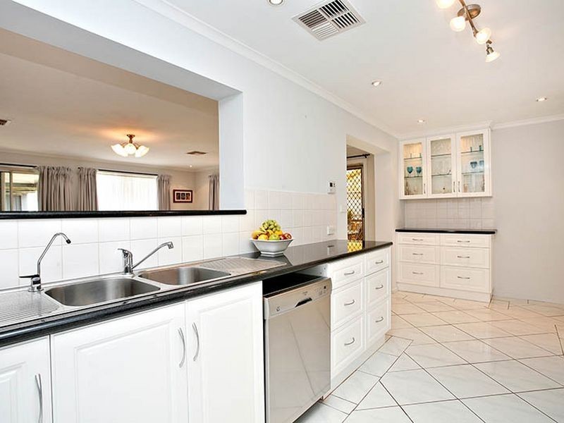 10 Currawong Crescent, Modbury Heights SA 5092