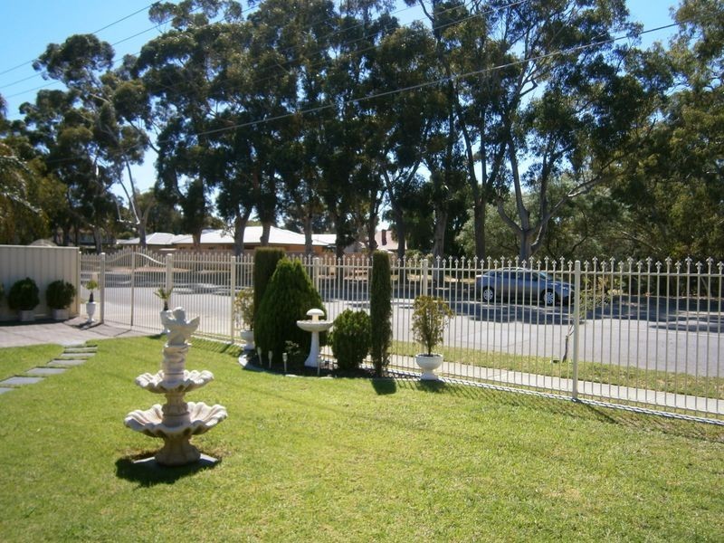 14 Kelly Road, Valley View SA 5093