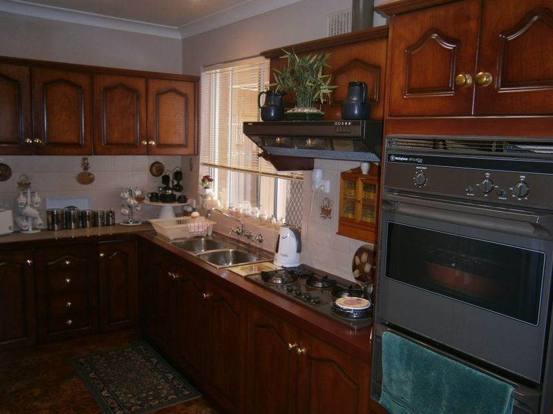 14 Kelly Road, Valley View SA 5093