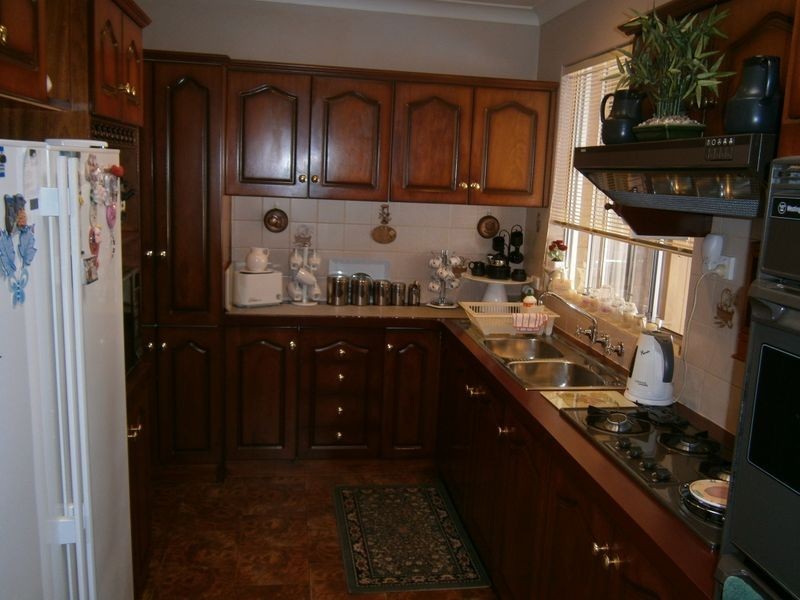 14 Kelly Road, Valley View SA 5093