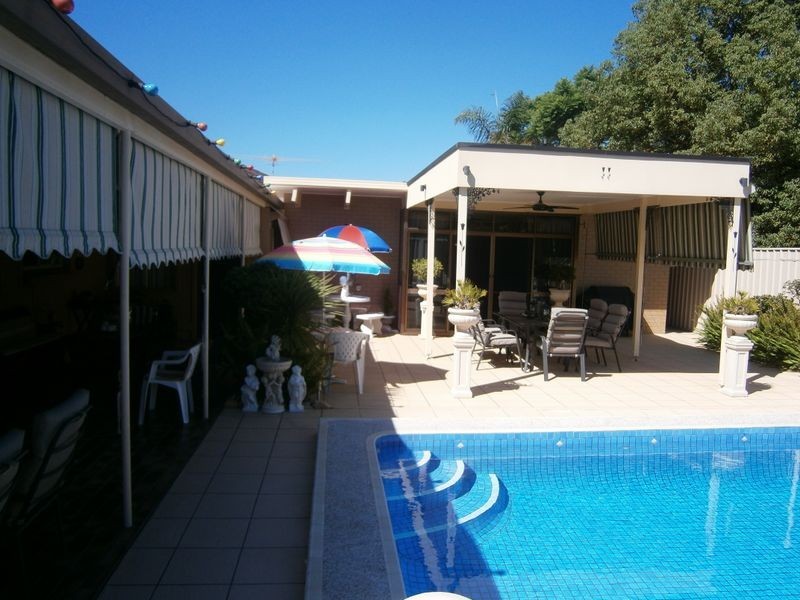 14 Kelly Road, Valley View SA 5093