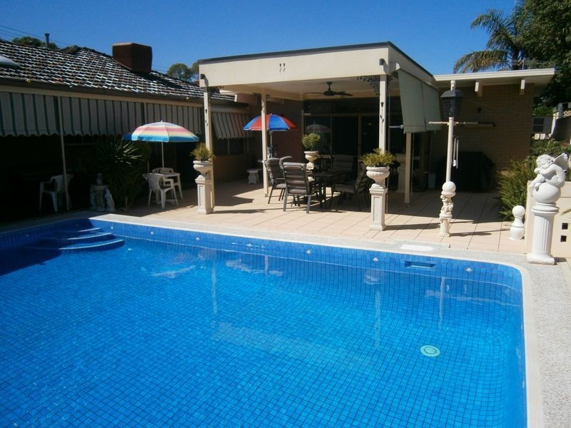 14 Kelly Road, Valley View SA 5093