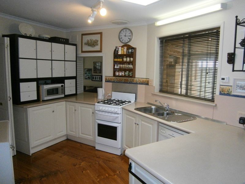 17 Malbanda Avenue, Para Vista SA 5093