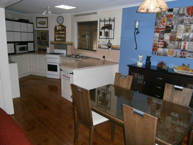 17 Malbanda Avenue, Para Vista SA 5093