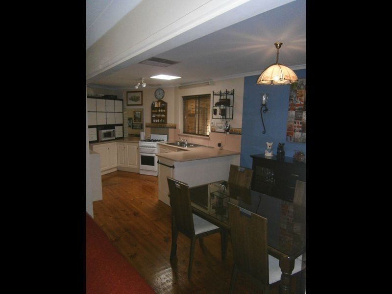 17 Malbanda Avenue, Para Vista SA 5093