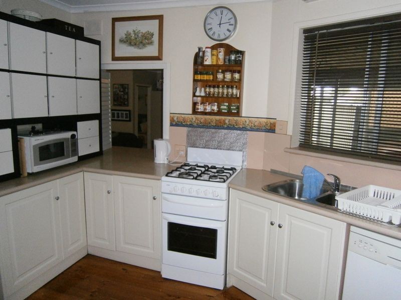 17 Malbanda Avenue, Para Vista SA 5093