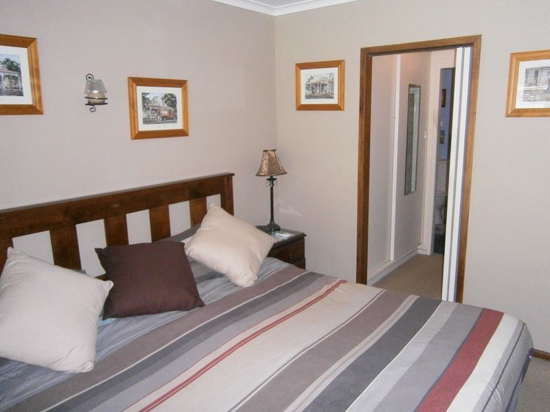 17 Malbanda Avenue, Para Vista SA 5093