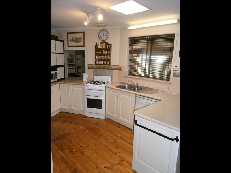 17 Malbanda Avenue, Para Vista SA 5093